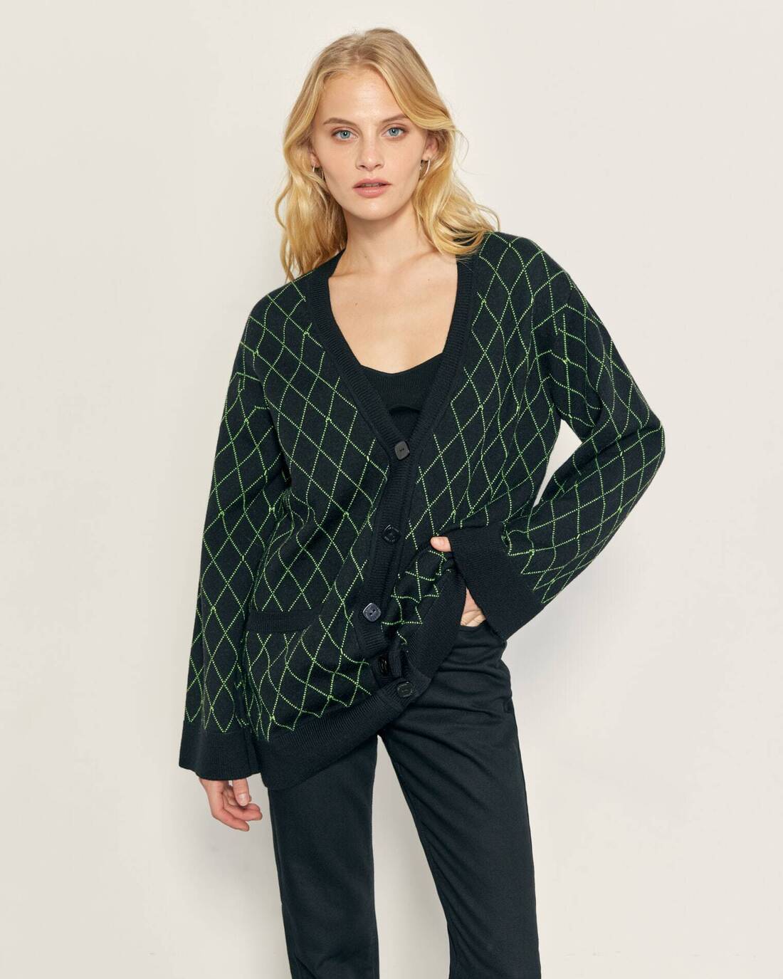 Elongated knitted cardigan 
