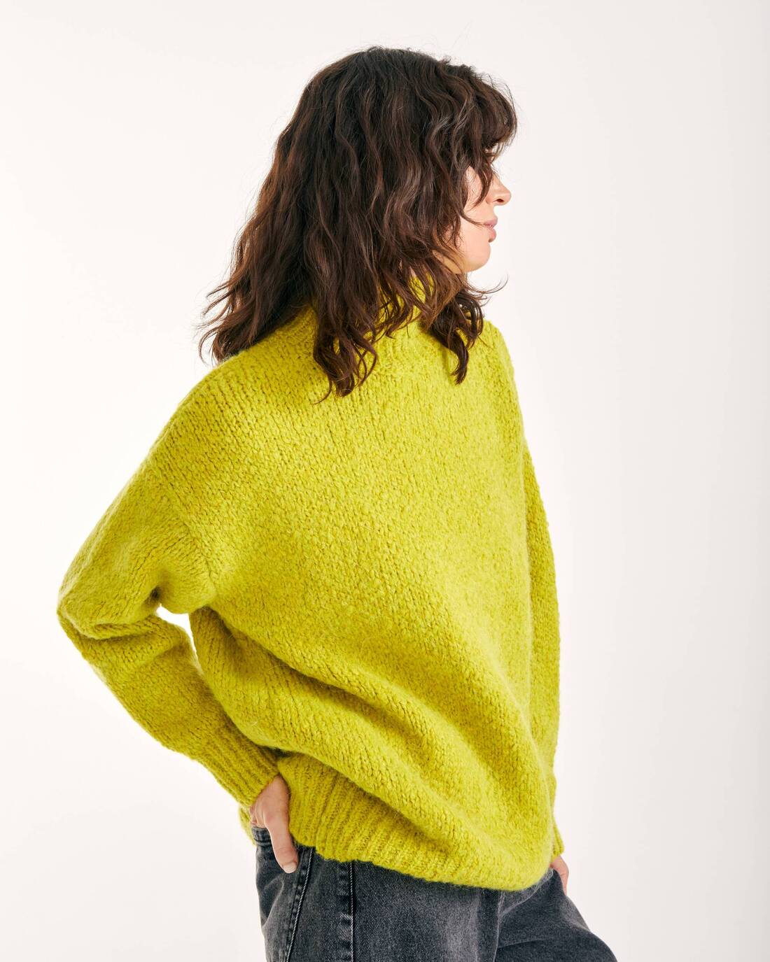 Удлинённый оверсайз свитер