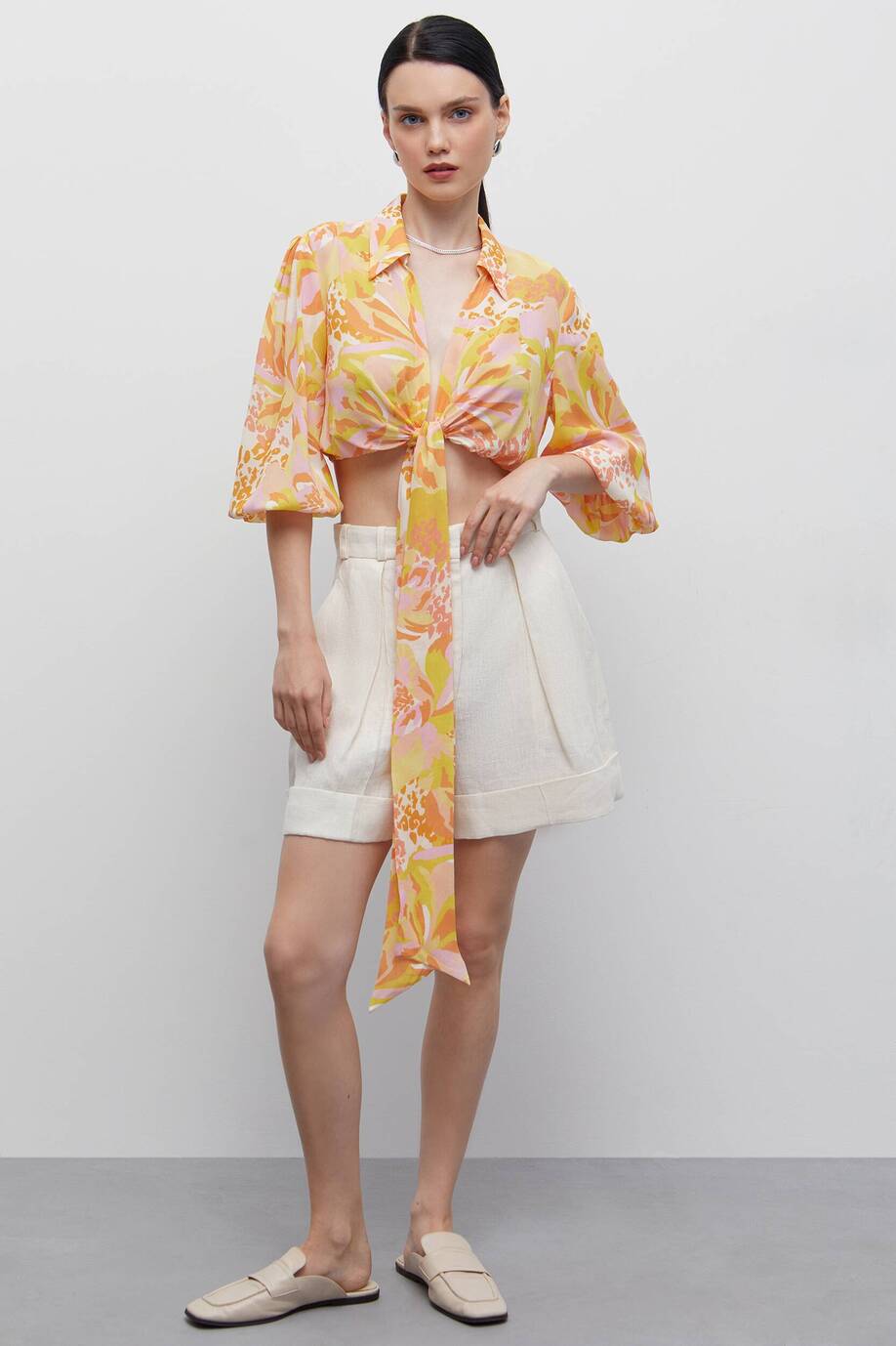 Top with voluminous sleeves