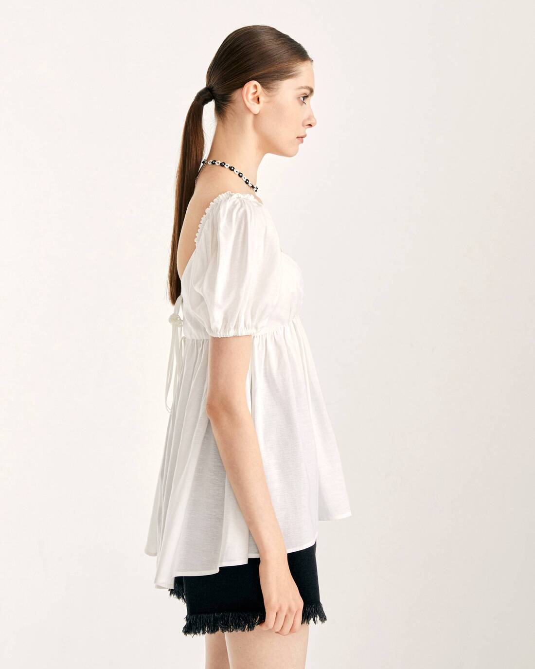 Airy blouse with puff sleeves 