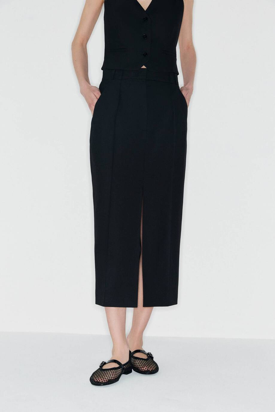 Skirt with a front slit