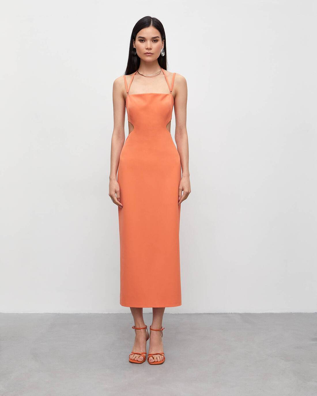Dress with an open back