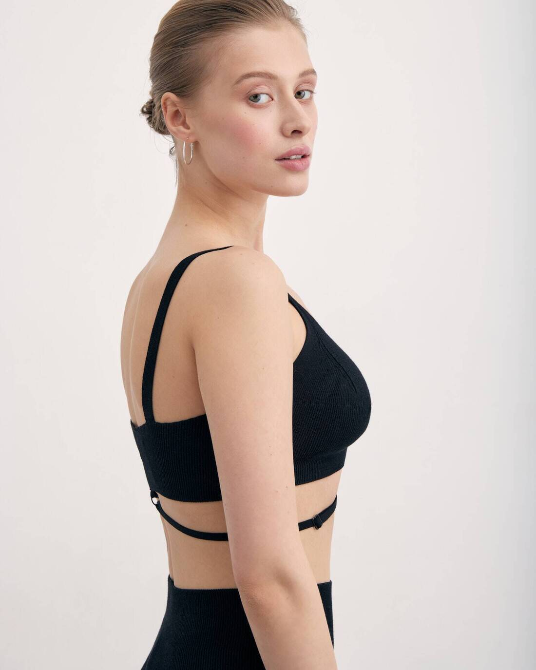 Knitted top with straps 