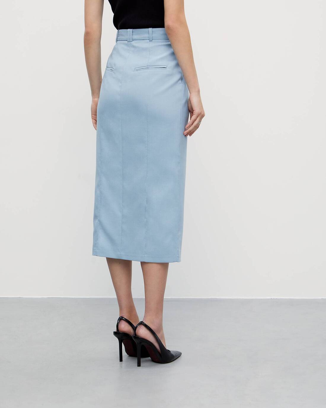 Midi skirt with a slit