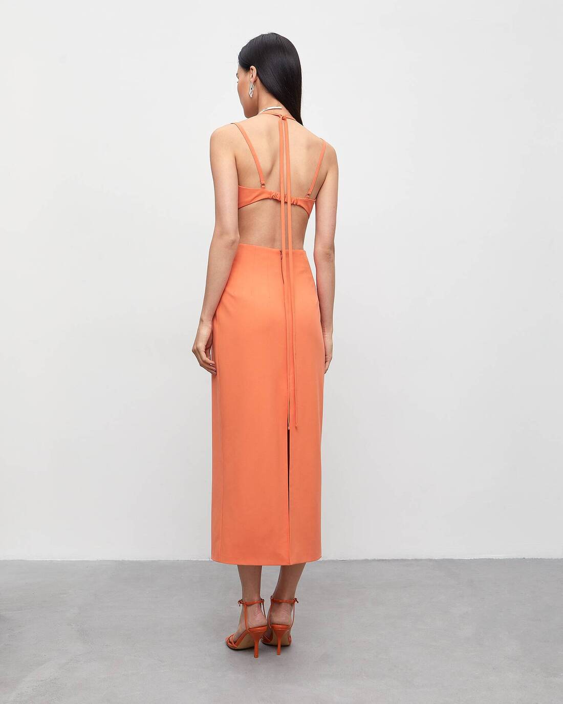 Dress with an open back