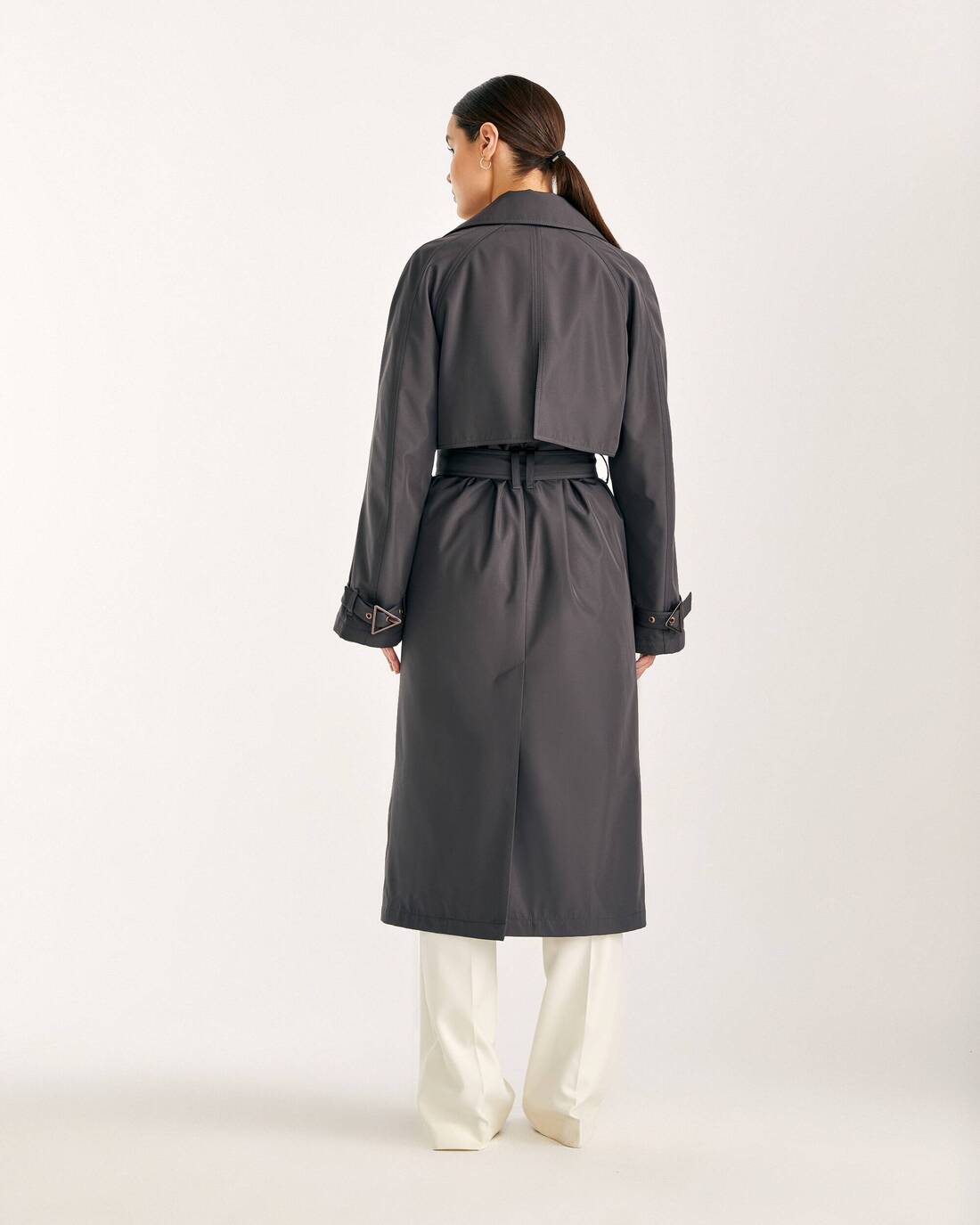 Double-breasted insulated trenchcoat