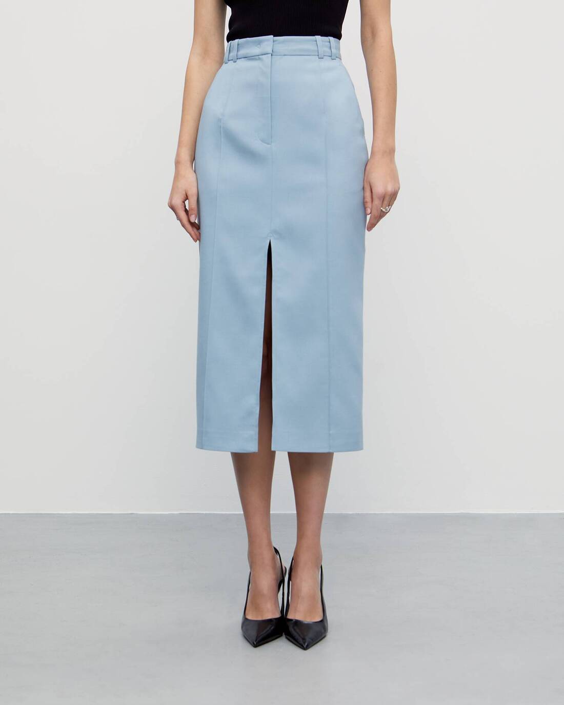 Midi skirt with a slit