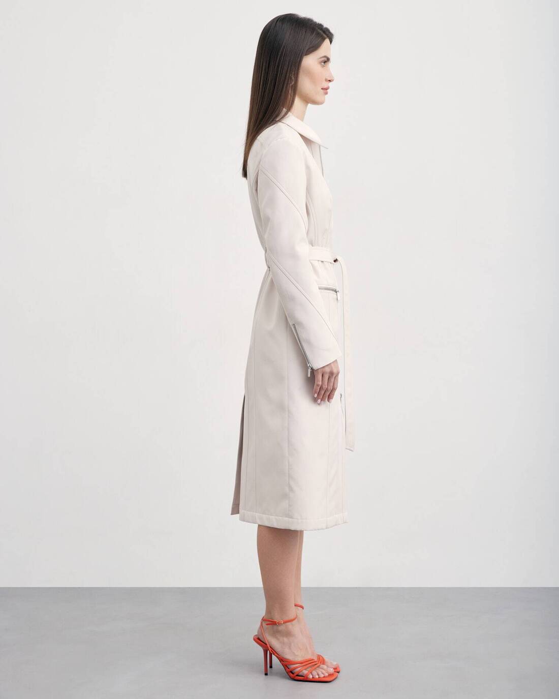 Structural trenchcoat with zipper 