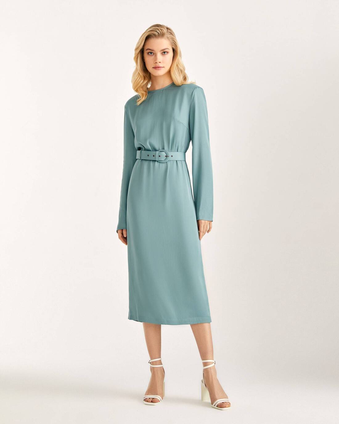 Sheath dress in flowing satin