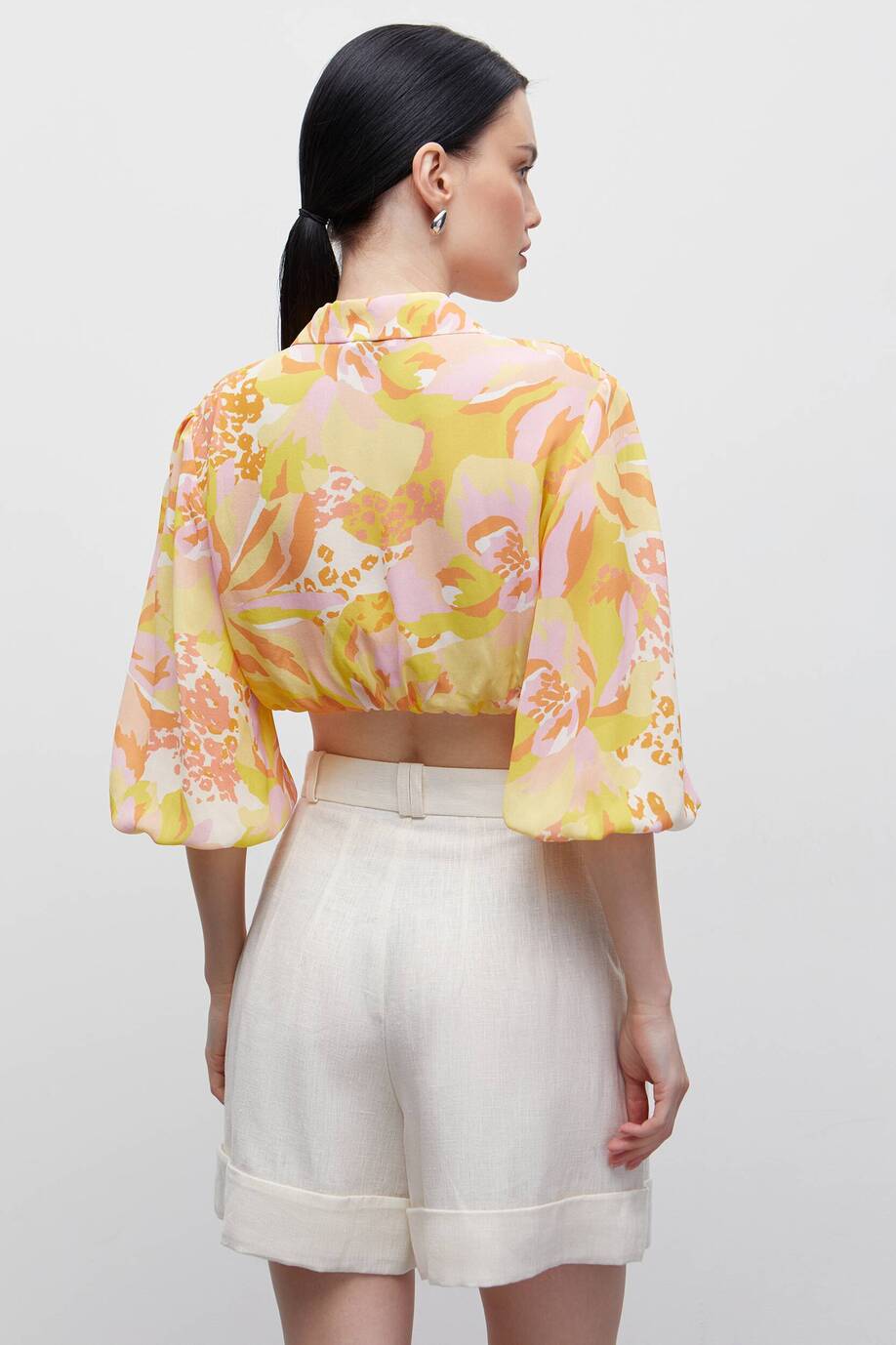 Top with voluminous sleeves
