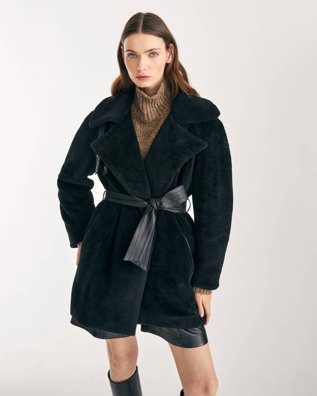Укороченное пальто-халат из меха