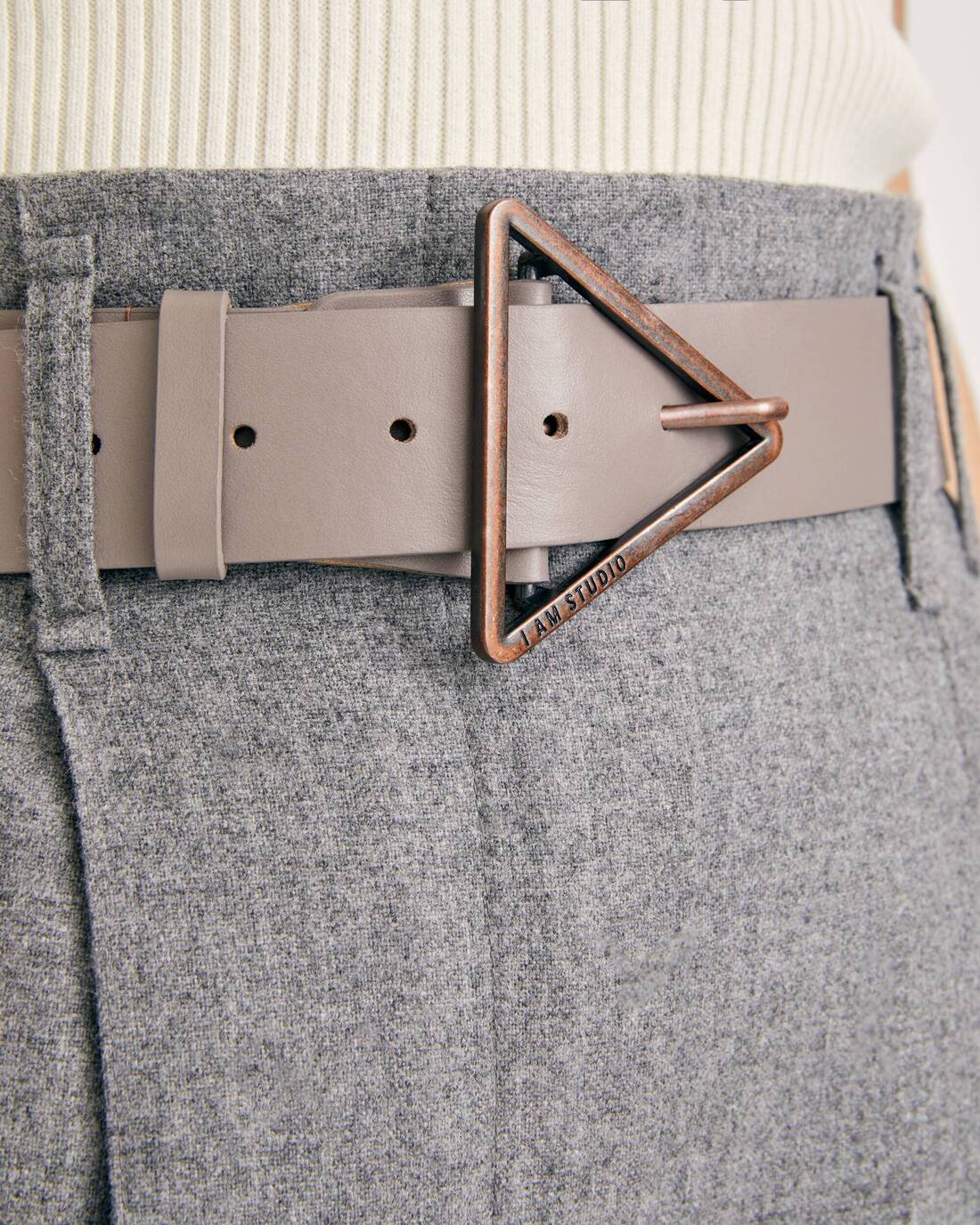 Classic leather belt with triangular buckle 