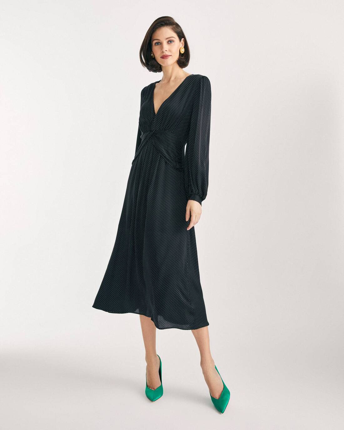 Airy midi dress with a knot 