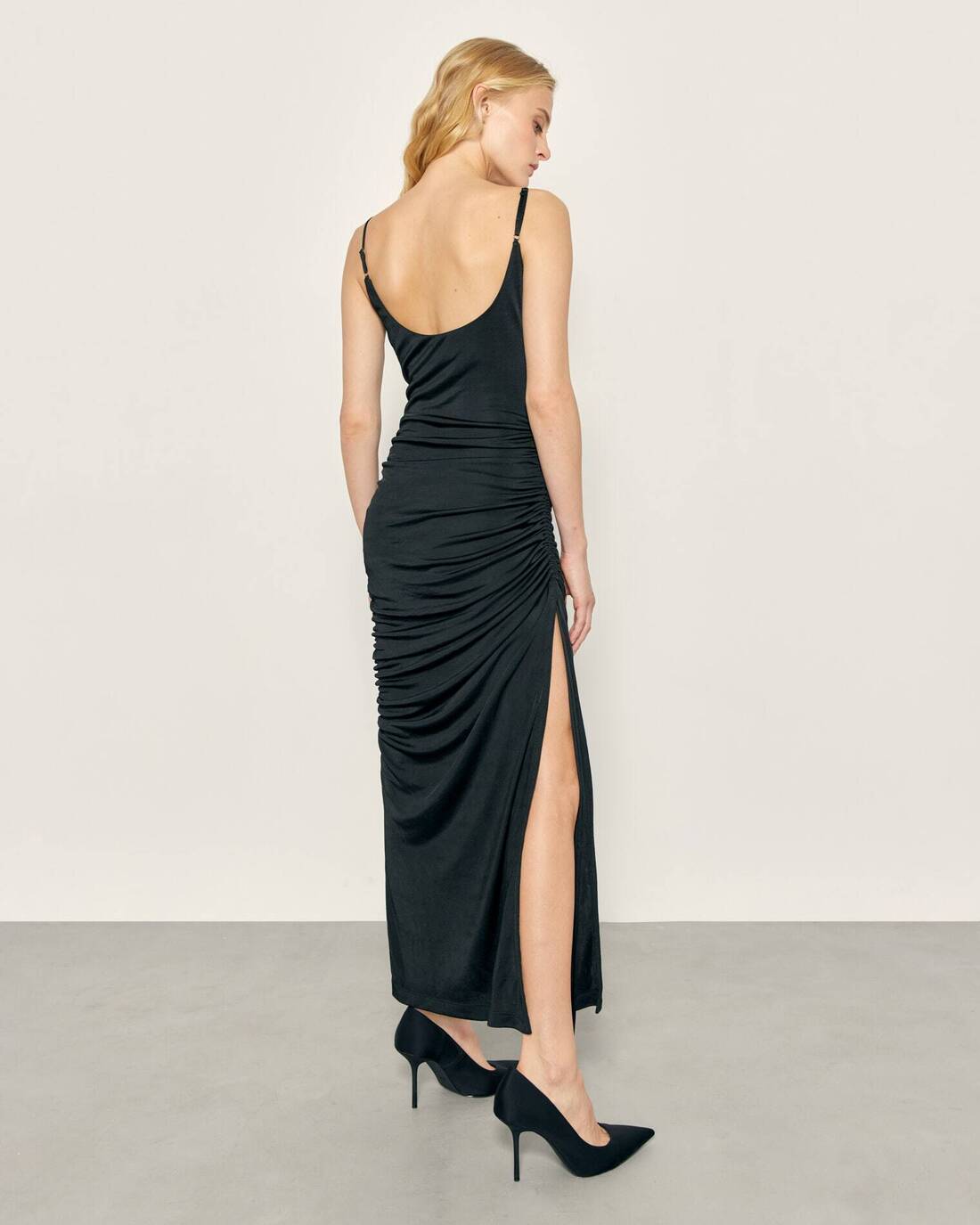 Maxi dress with side slit 