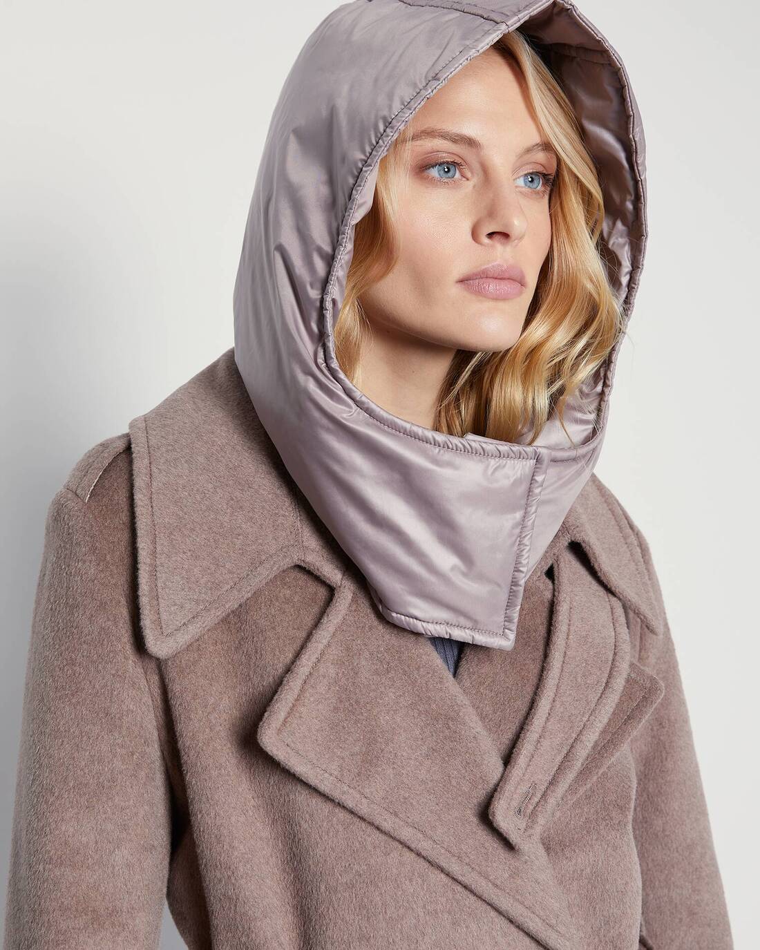 Padded coat with detachable hood 