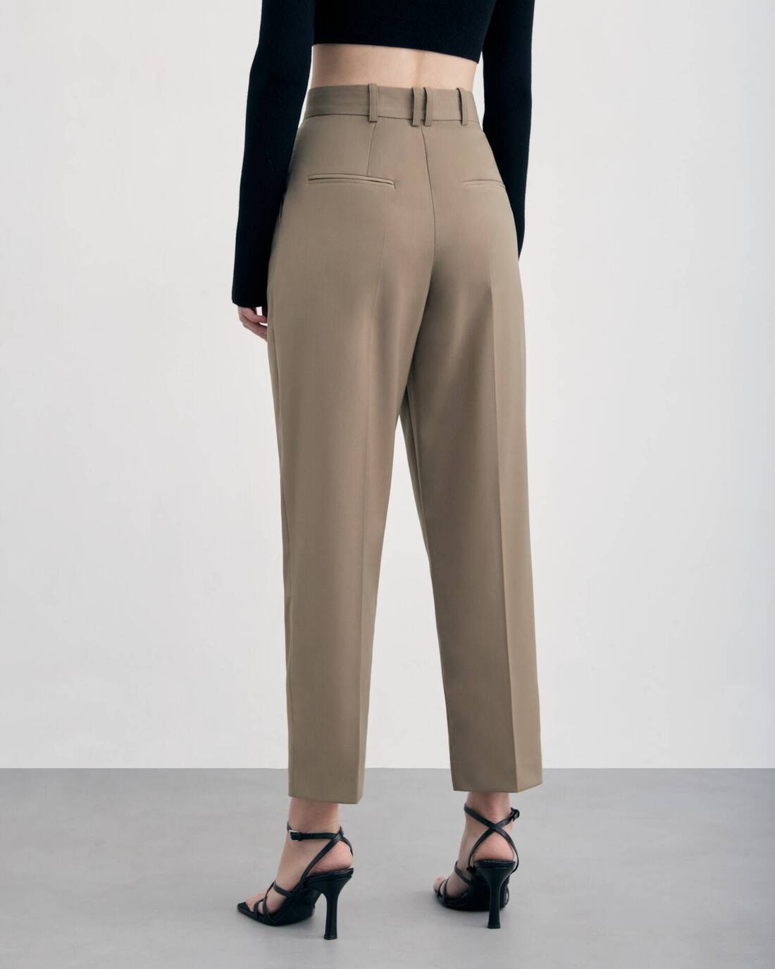 High-wasted suit pants