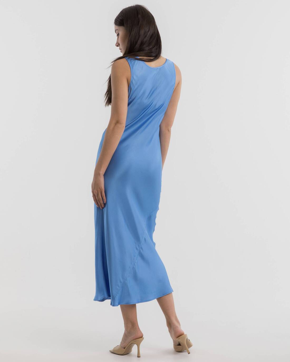 Basic satin dress with round neckline