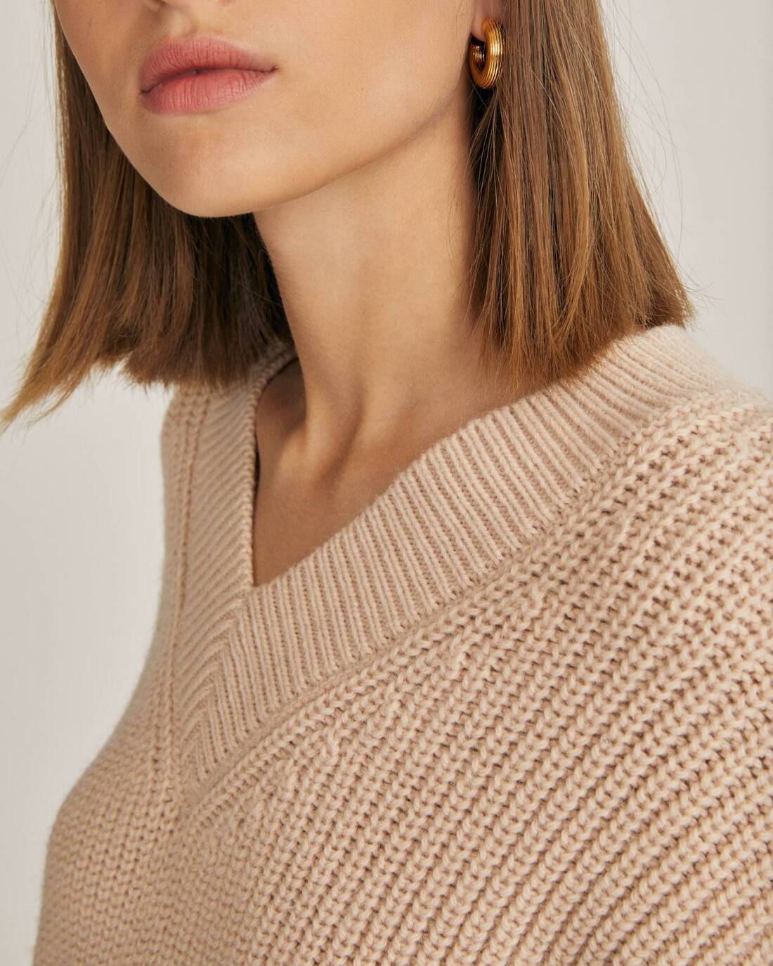 Cropped V neck sweater