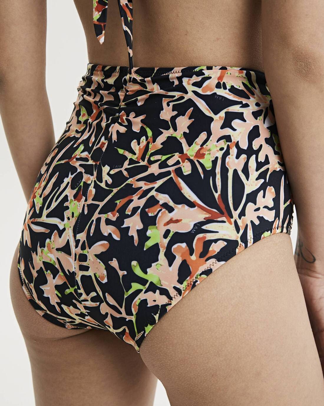 High-waisted ruched swim shorts