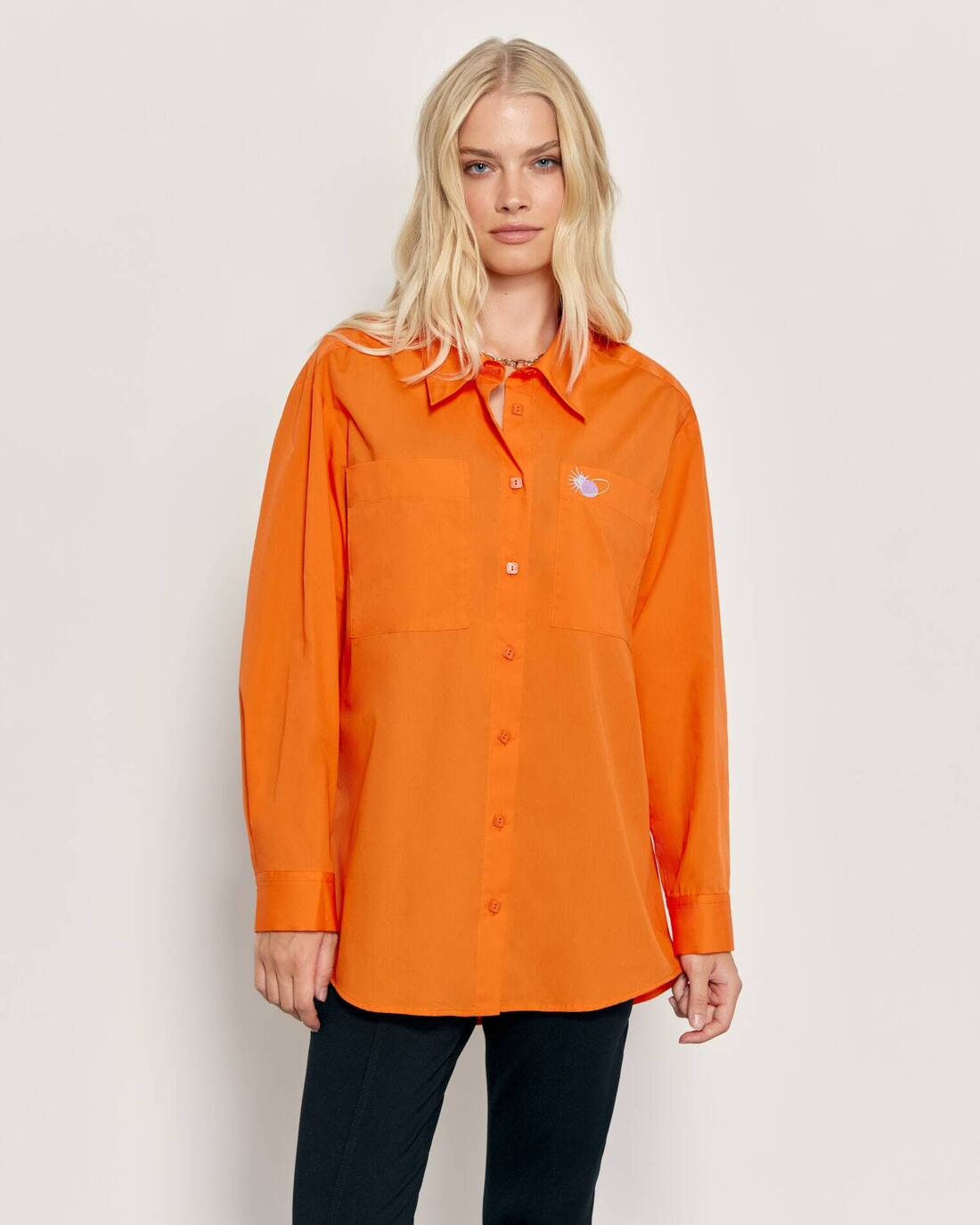 Oversized shirt with embroidery 