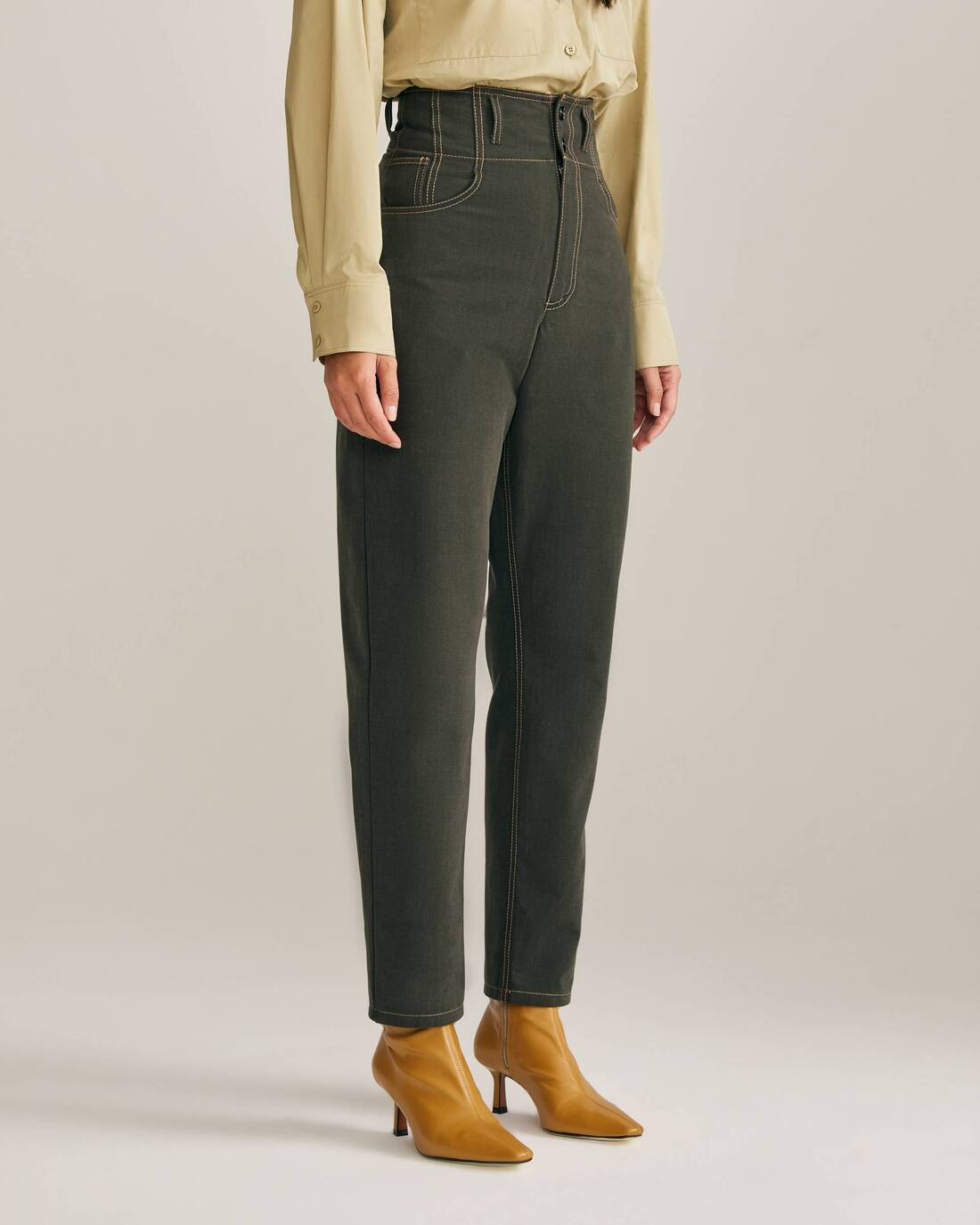 High-waisted cigarette-style pants 