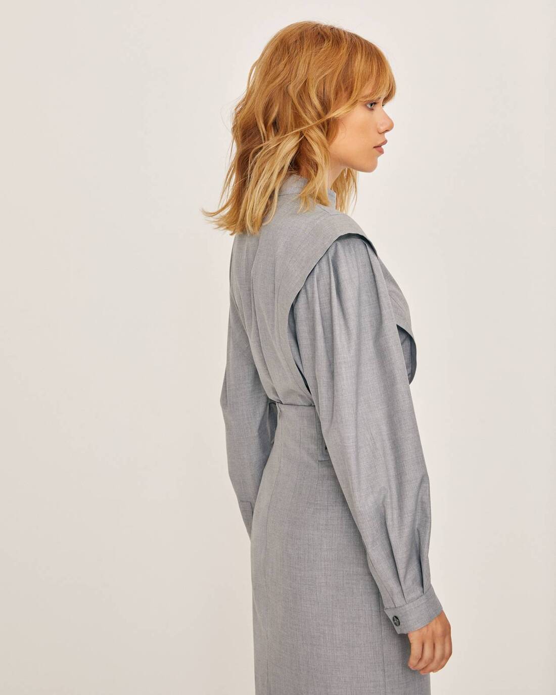 Blouse with voluminous sleeves and a band collar 