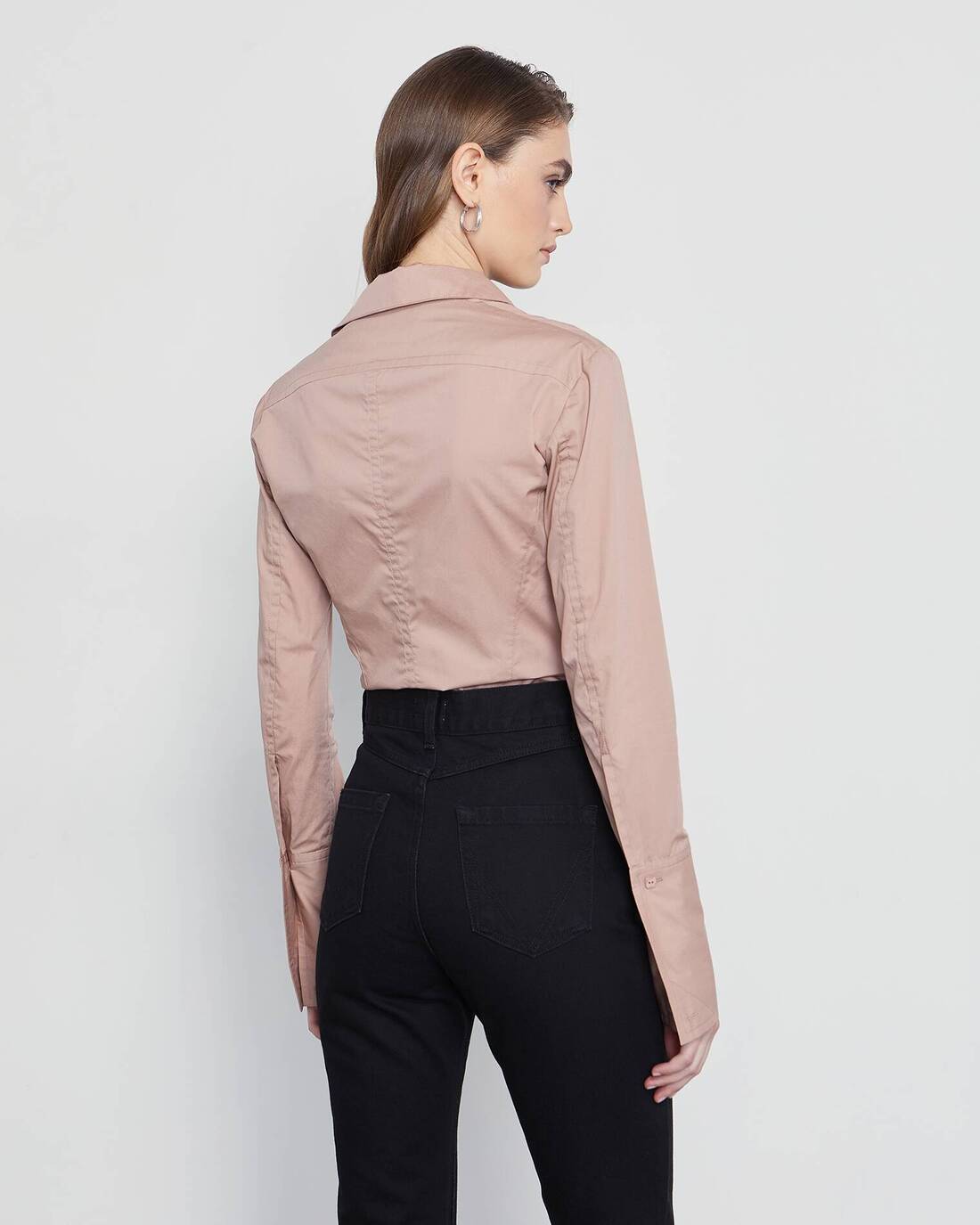 Fitted silhouette blouse  