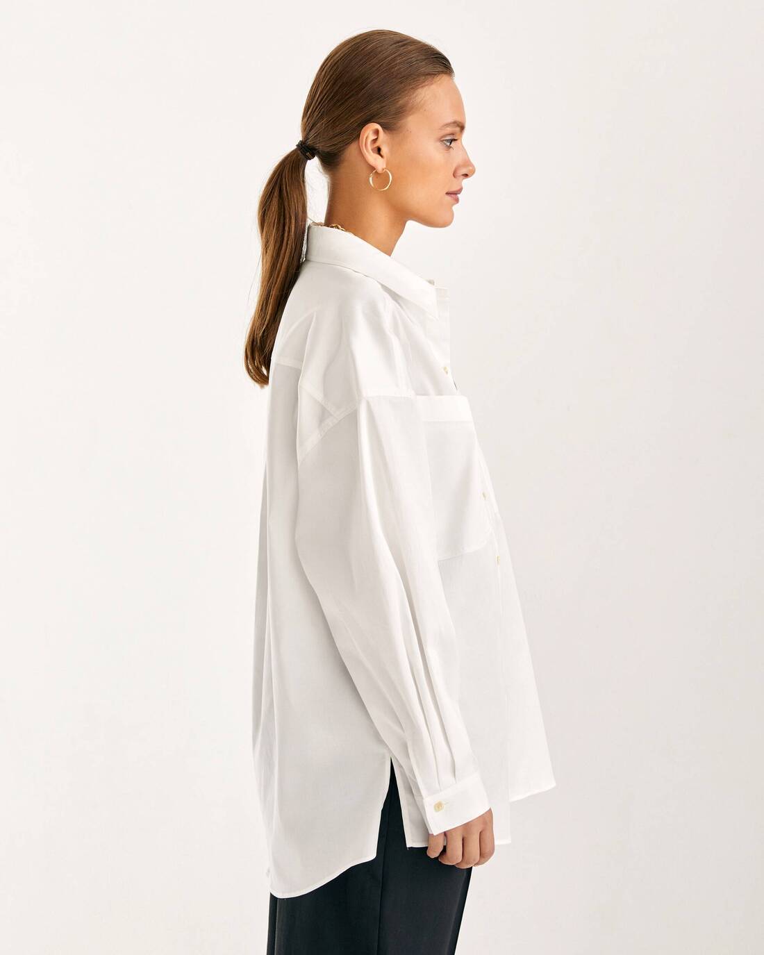 Oversized shirt with asymmetric pockets 