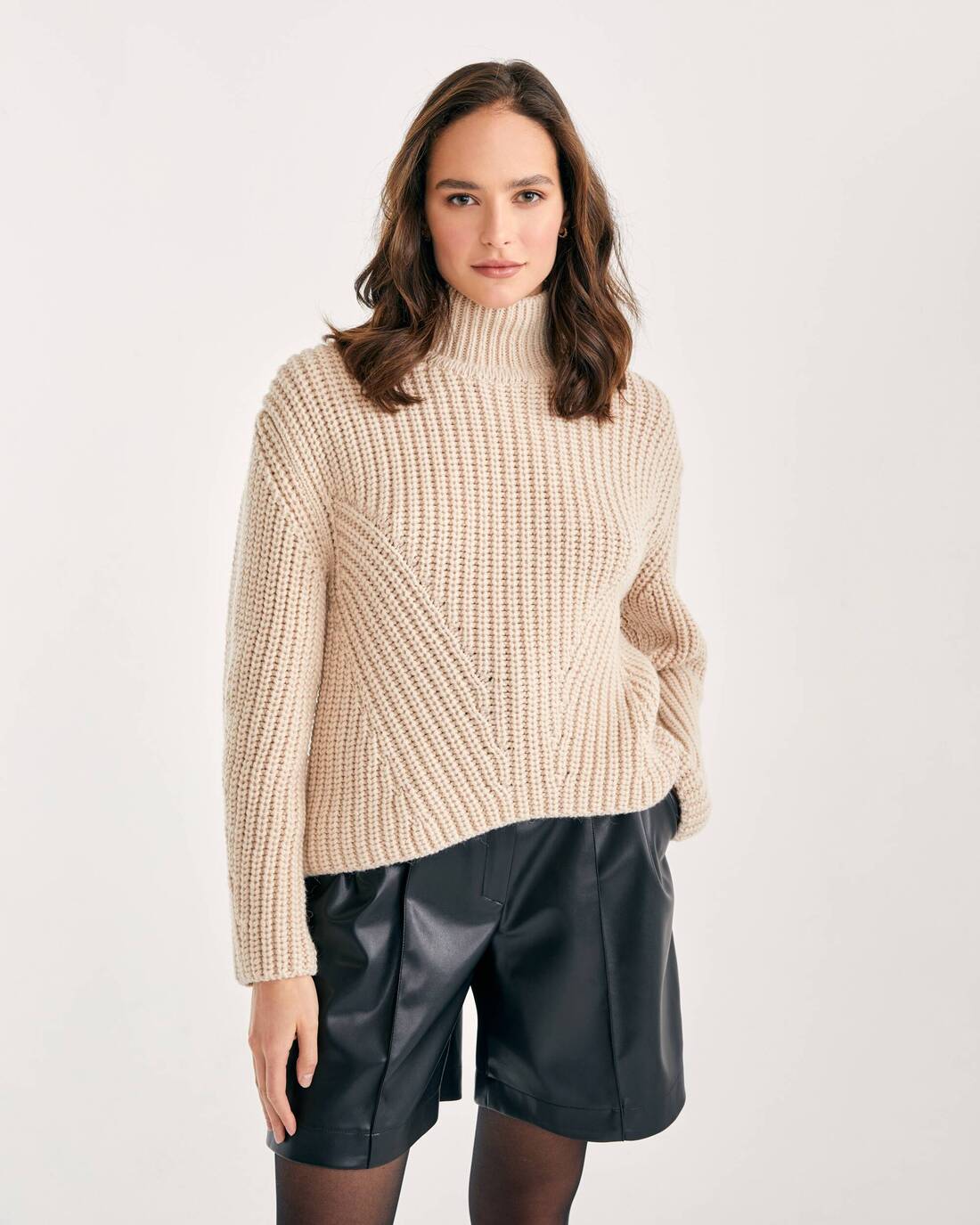 Asymmetrical knitted sweater 