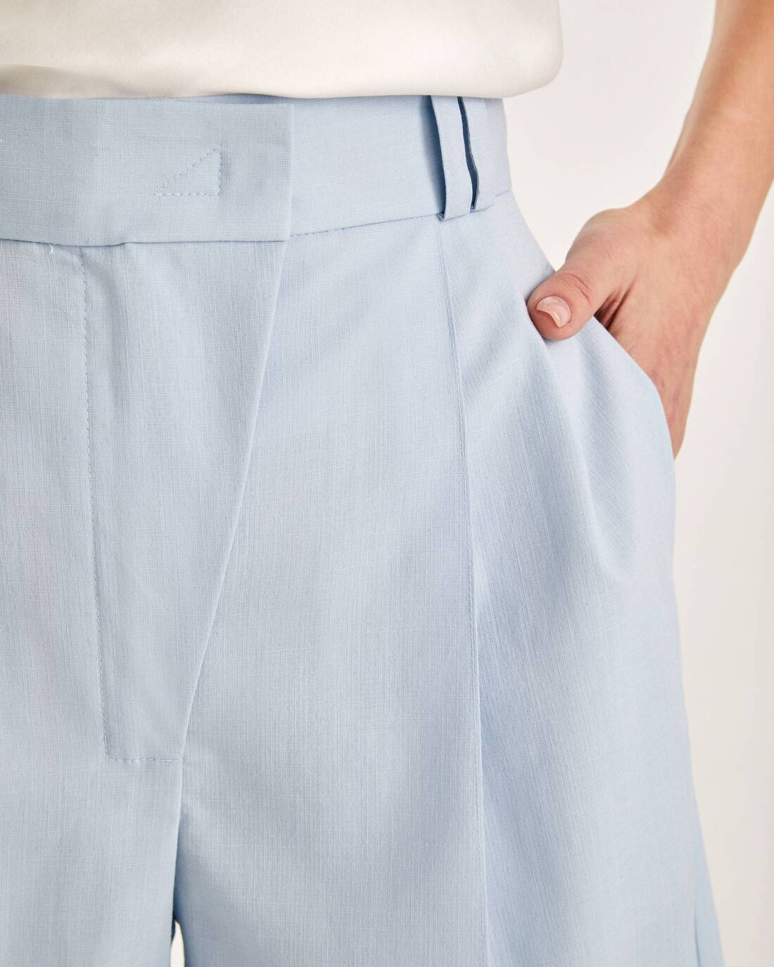 Bermuda shorts with pintucks