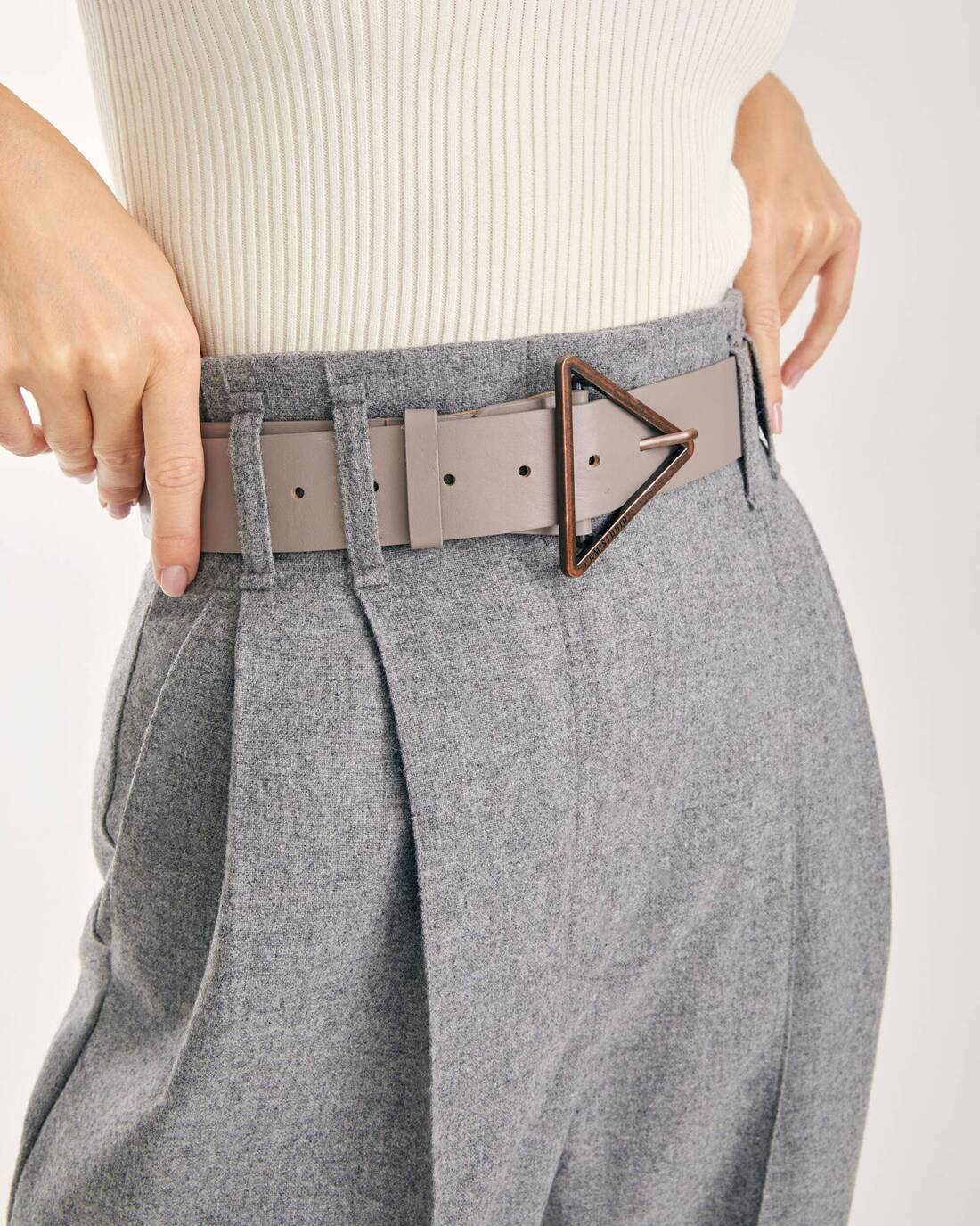Classic leather belt with triangular buckle 
