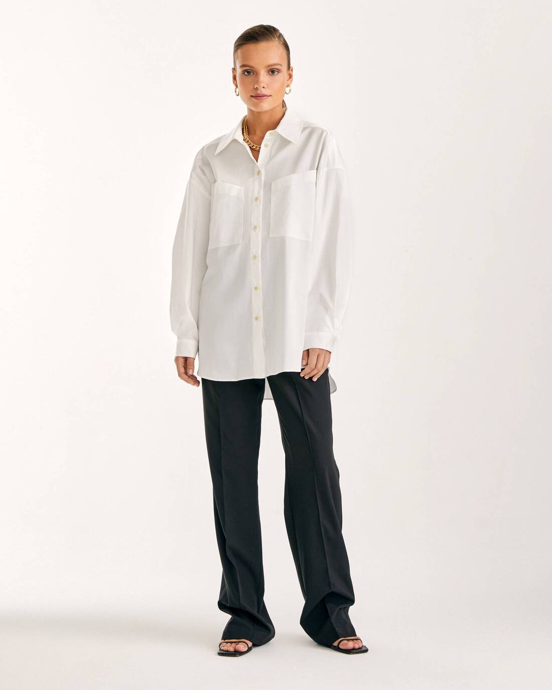 Oversized shirt with asymmetric pockets 