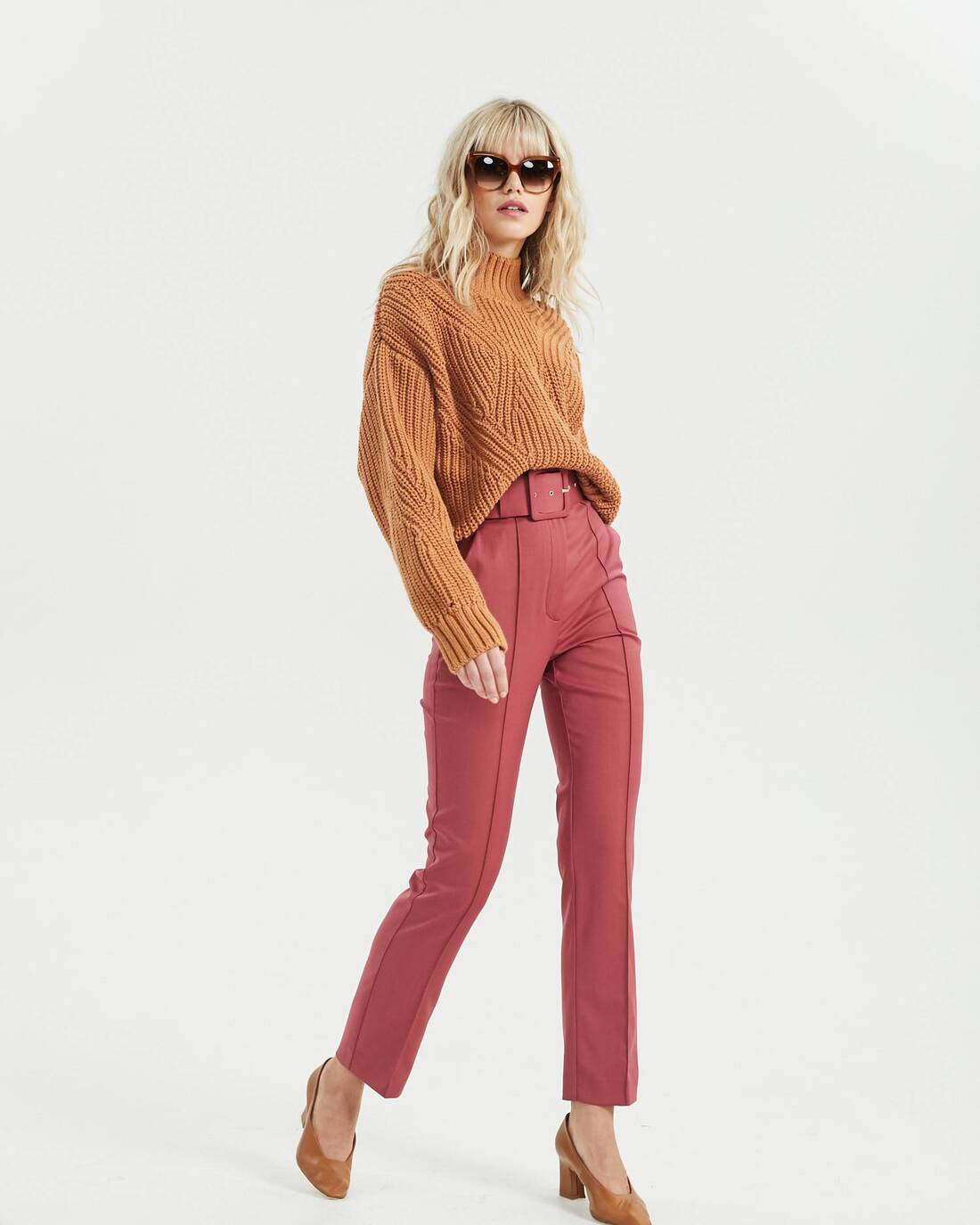 Fitted wool pants with decorative stitching