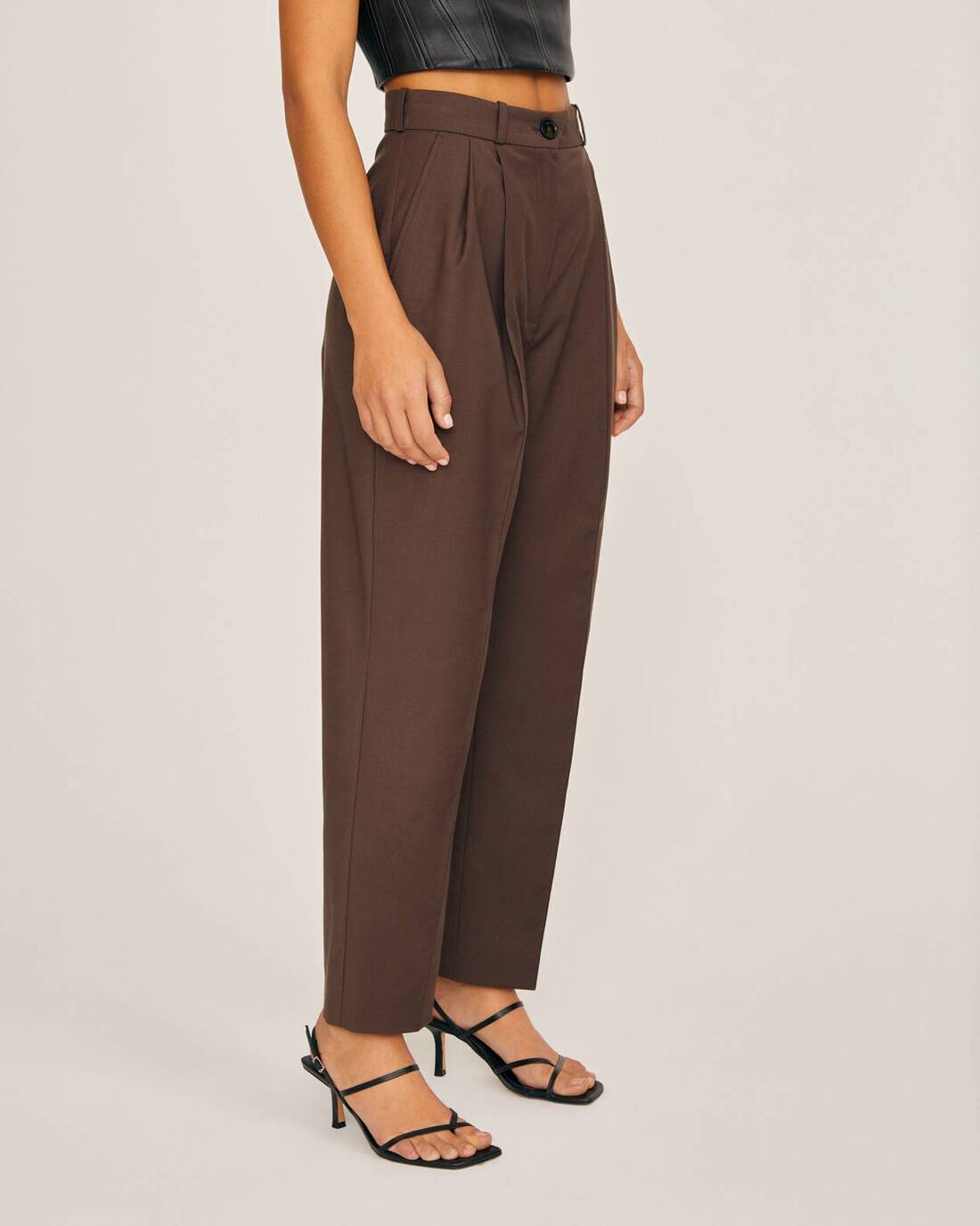 Cropped cigarette-style pants 