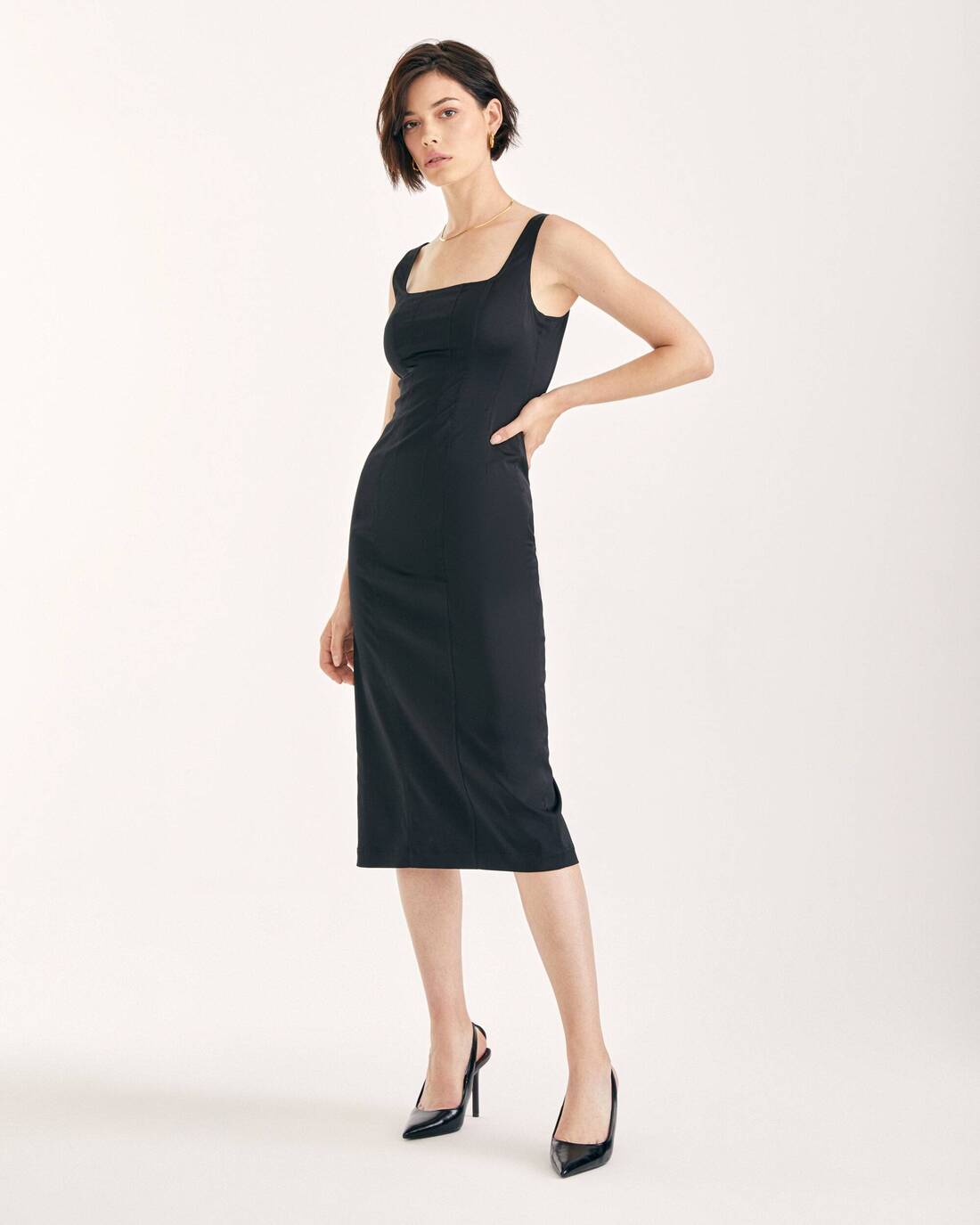  Corset silhouette sheath dress 