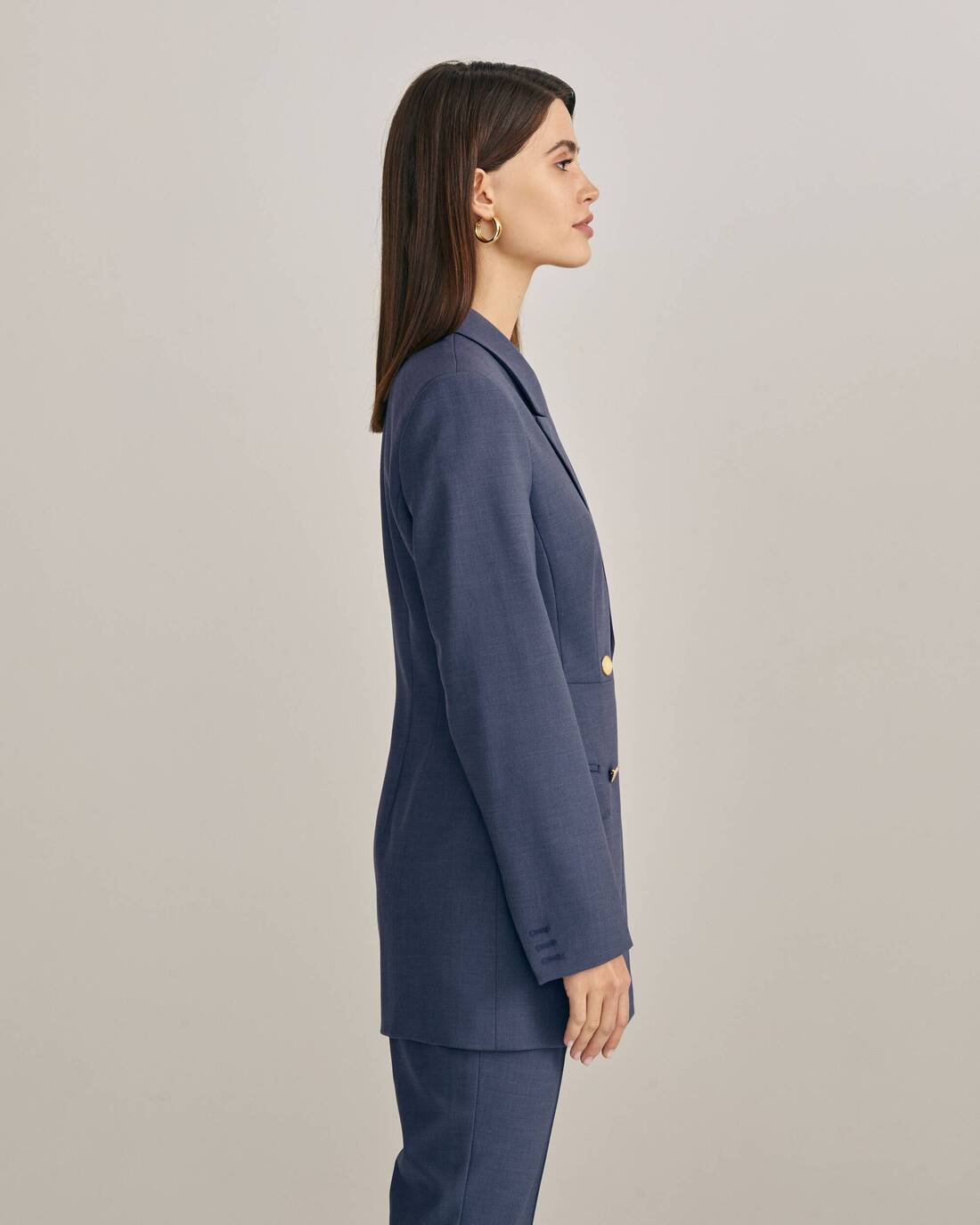 Double-breasted jacket with notched lapels 