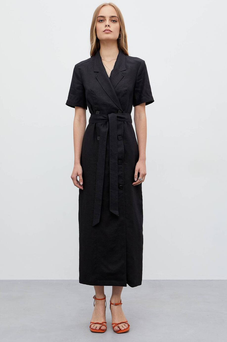 Linen dress with belt