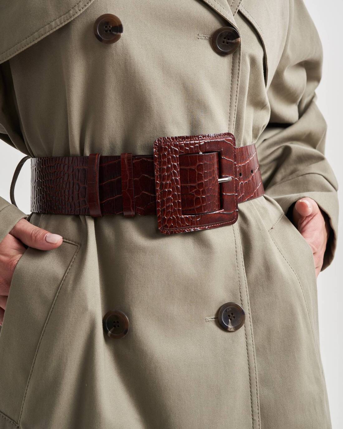 Wide leather belt with square buckle