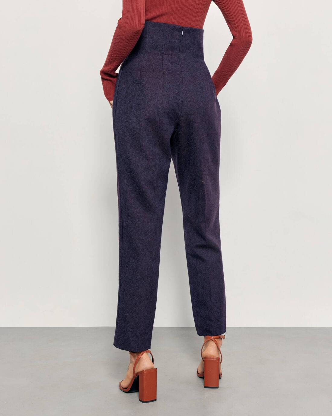 High-waisted trousers  