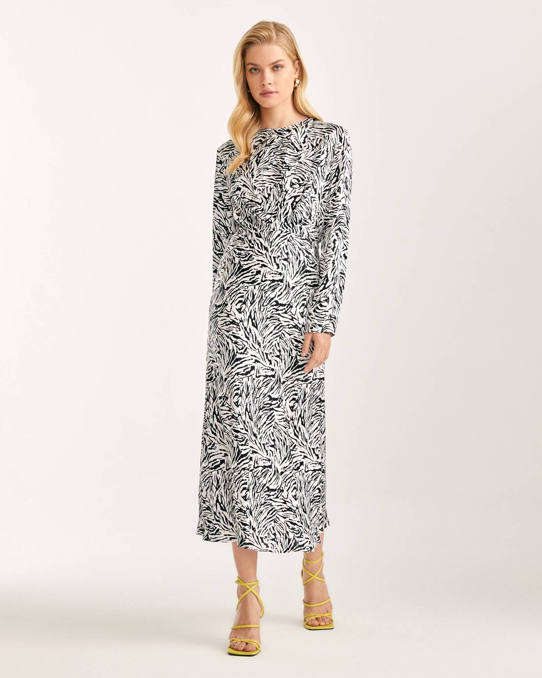 Midi dress with pleats
