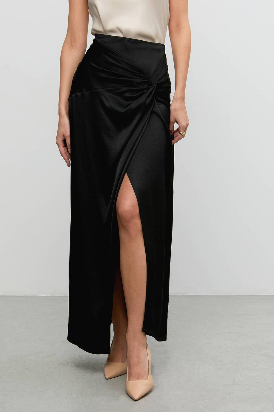 Satin skirt with a knot