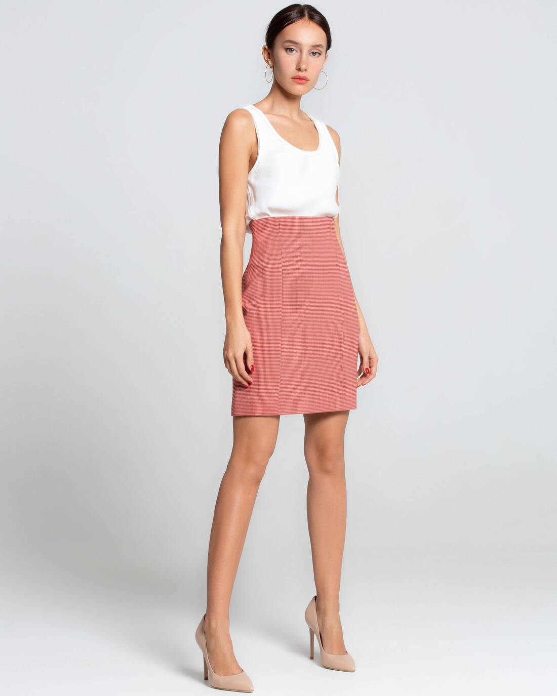 Mini skirt with relief details