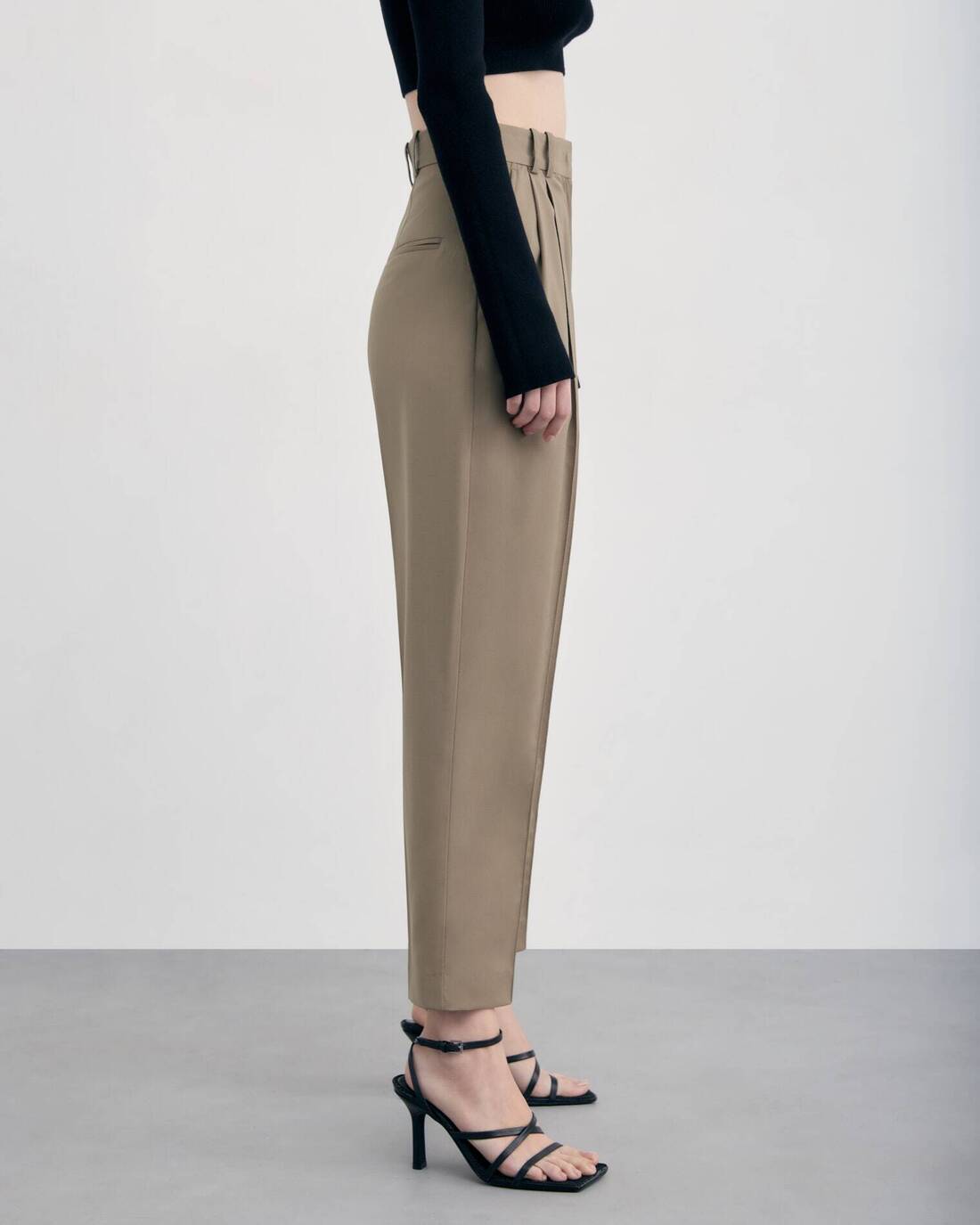High-wasted suit pants