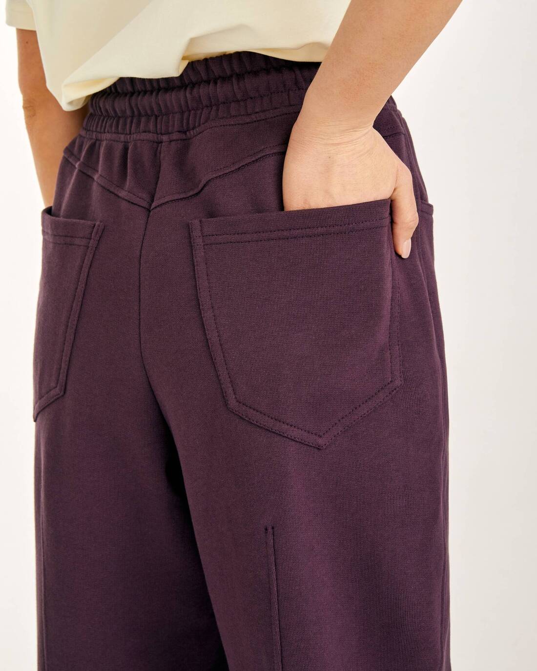 Joggers with elasticated waistband 