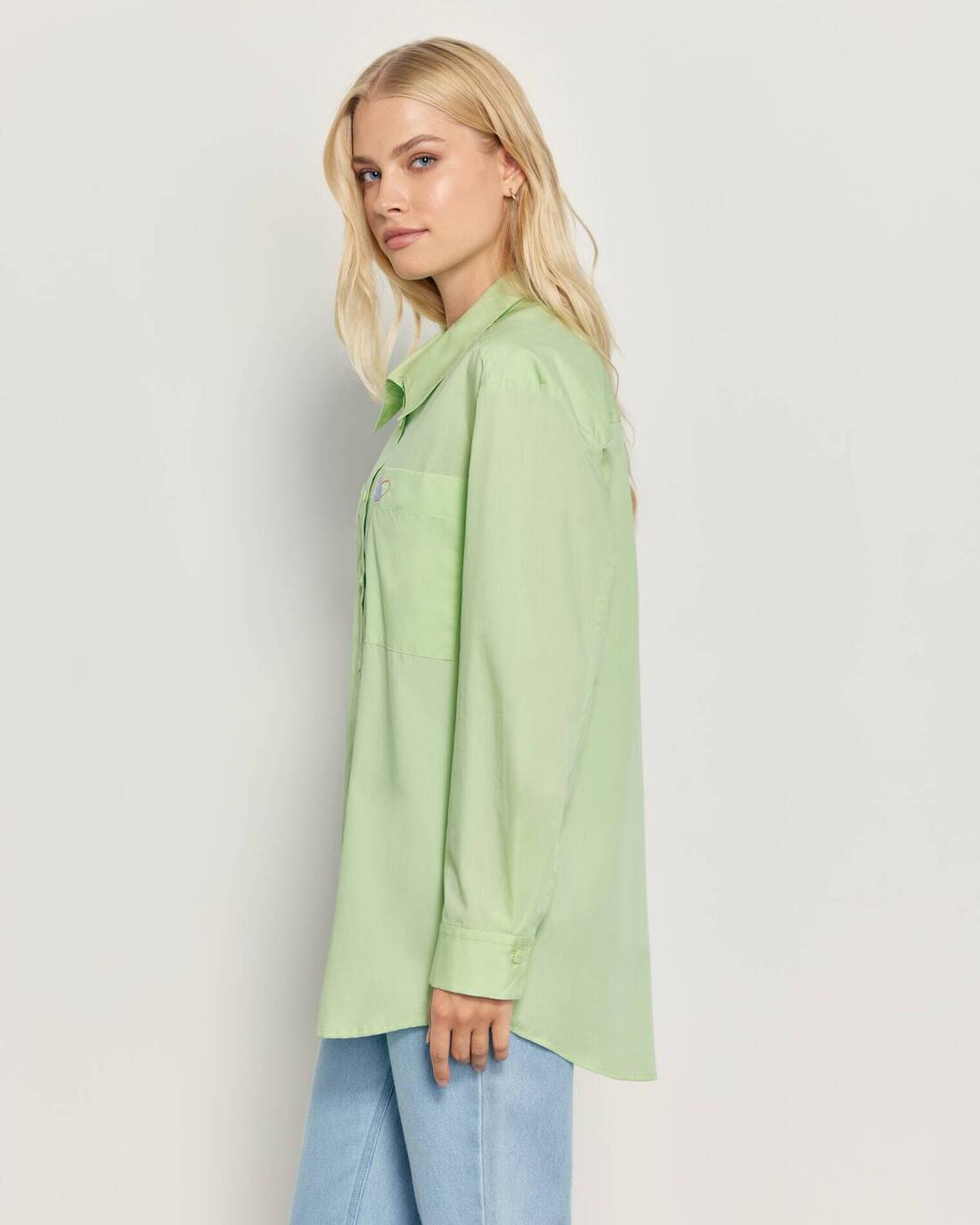 Oversized shirt with embroidery 