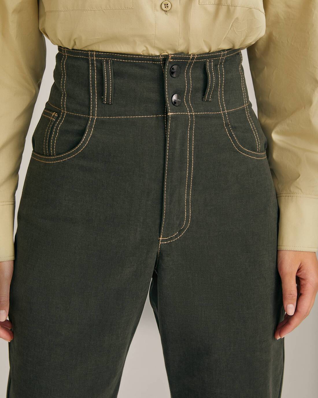 High-waisted cigarette-style pants 