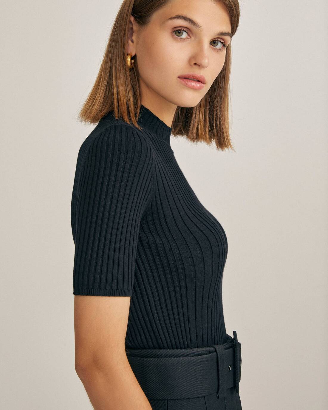 Cropped sleeve knit top 