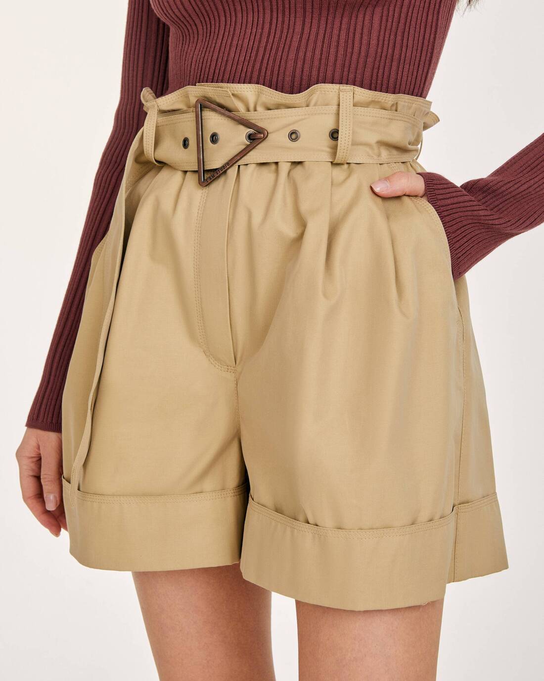 High-waisted shorts with original belt