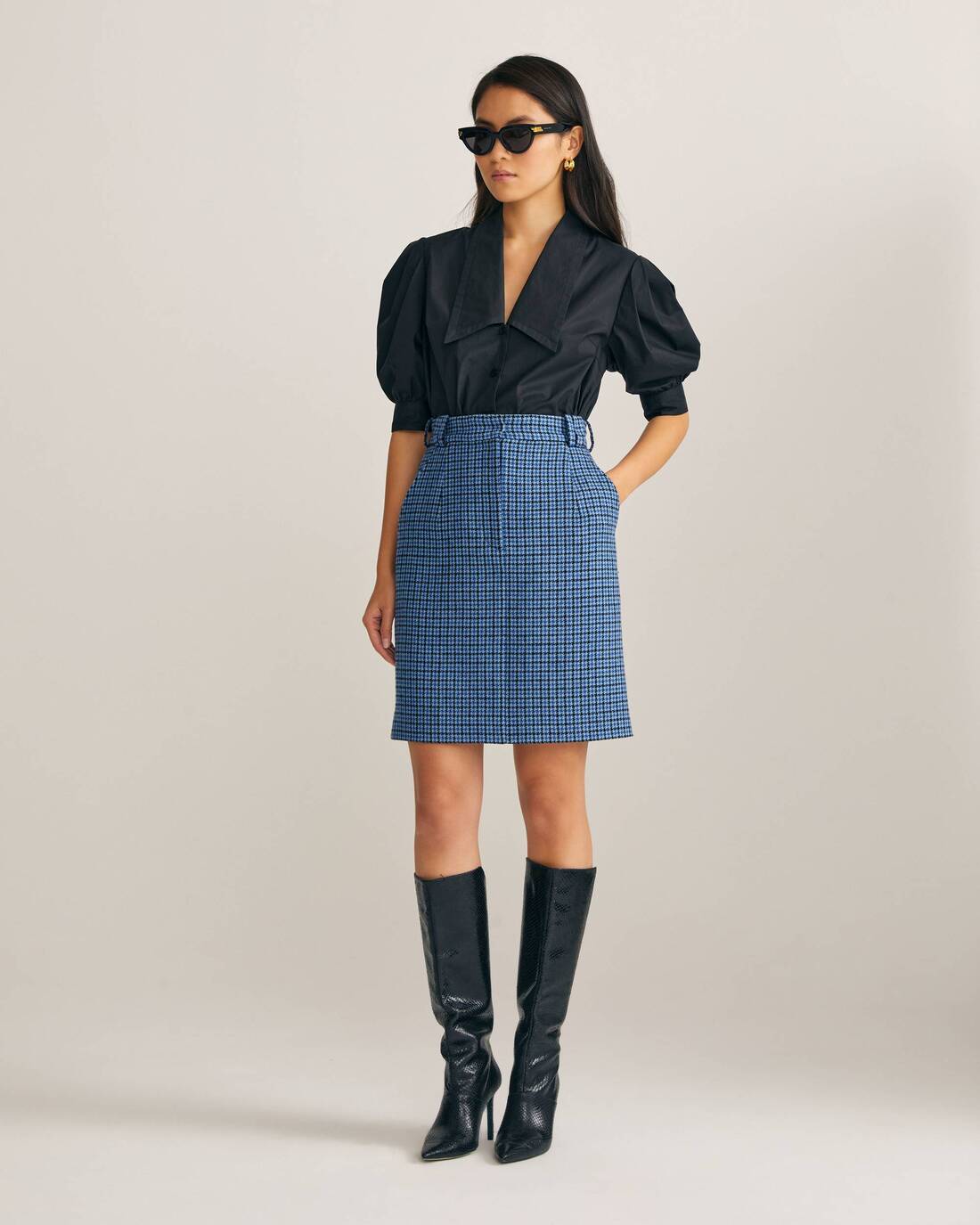 Tweed mini skirt with contrasting stitching 