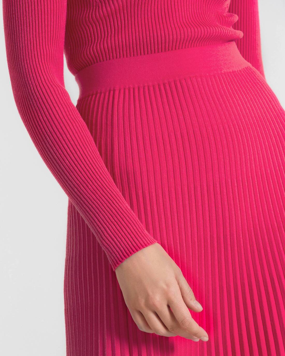 Pleated knit midi skirt